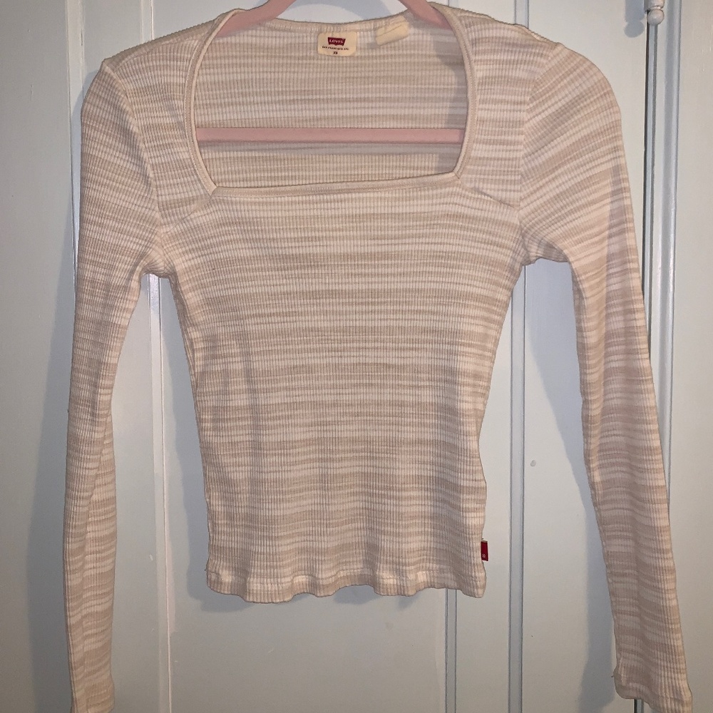 Levi’s Top - Picture 2 of 3